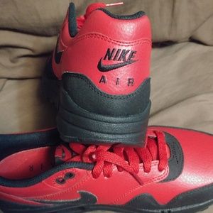 New Nike Air Max 1 LTR Leather Premium BlackRed NWT New Nike Air Max 1 LTR Leather Premium BlackRed NWT